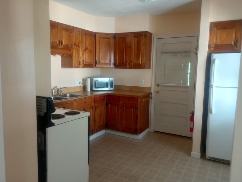 Building Photo - 22 Phillips St