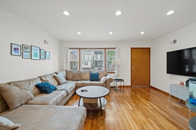 Building Photo - 32 E 36th St