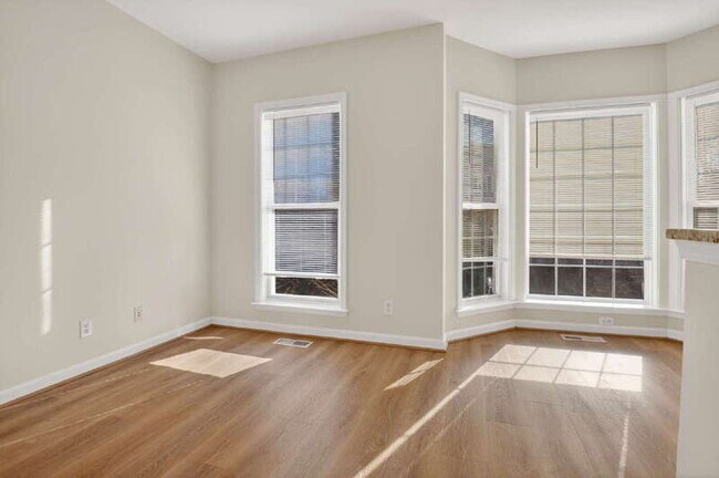 Building Photo - 5023 Village Fountain Pl