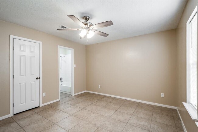 Building Photo - 2053 Country Village Blvd