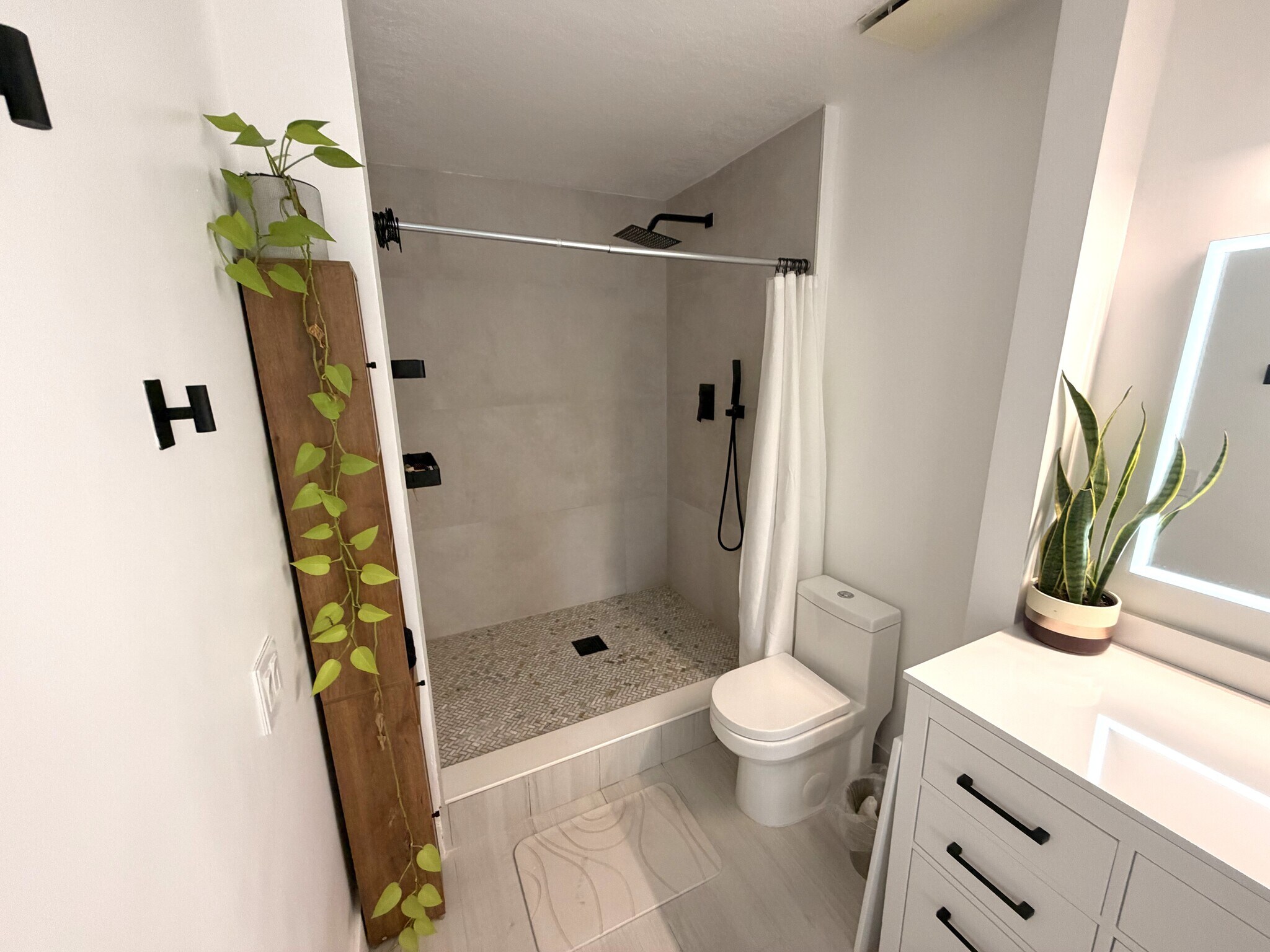 Building Photo - 1018 Woodshire Ln