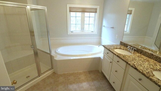 Building Photo - 7228 Fair Oak Dr