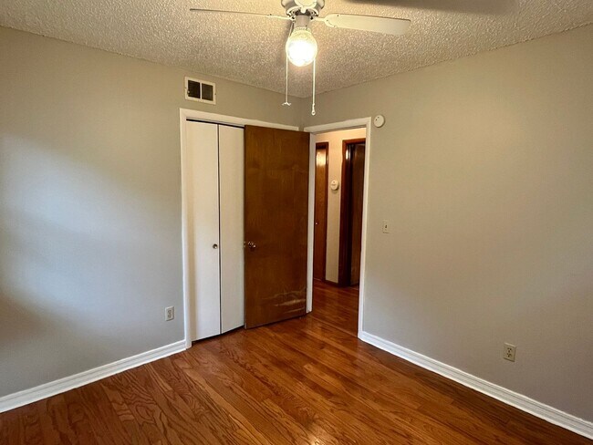 Building Photo - Cute 3 bed 1.5 Bath in Midwest City