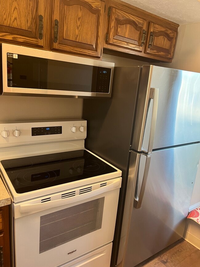 Building Photo - 1871 N Lakeman Dr