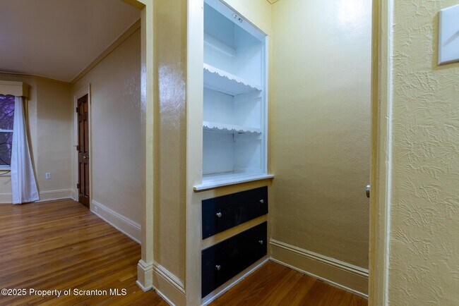 Building Photo - 921-923 Clay Ave