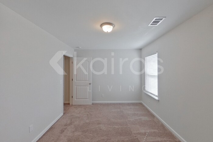 Building Photo - 105 Colonial Wy
