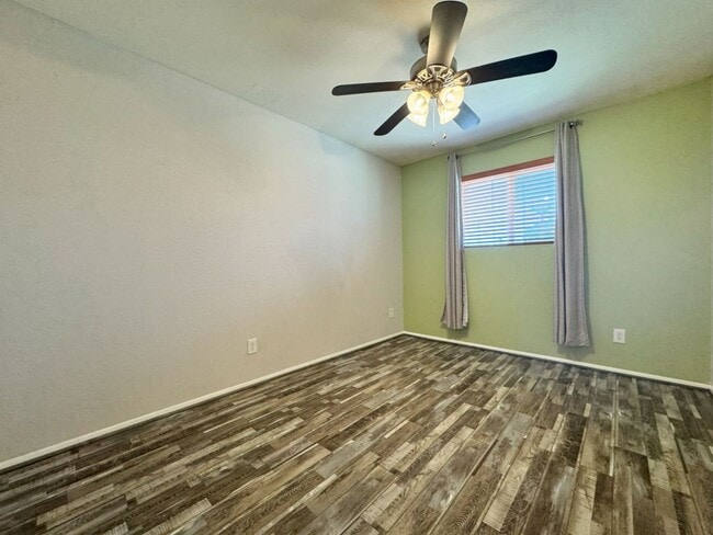 Building Photo - REMODELED 4 BEDROOM HOME WITH HUGE YARD, C...
