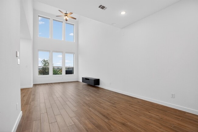 Building Photo - 16607 Lake Austin St