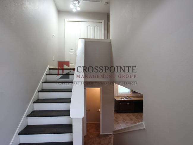 Building Photo - 2 Bed 1.5 Bath Townhome in Lindale!