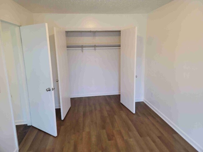 Building Photo - 739 W 8th St