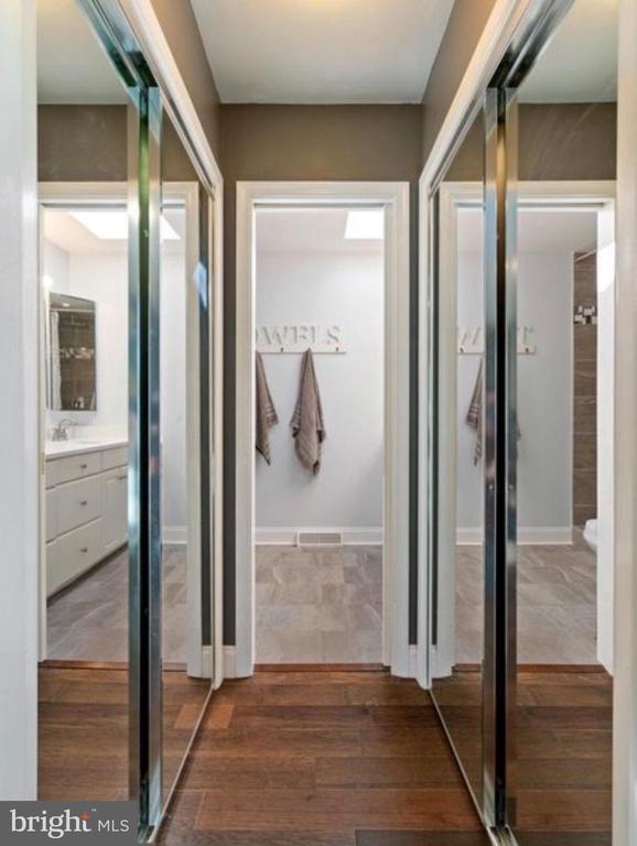 Building Photo - 11611 Vale Rd