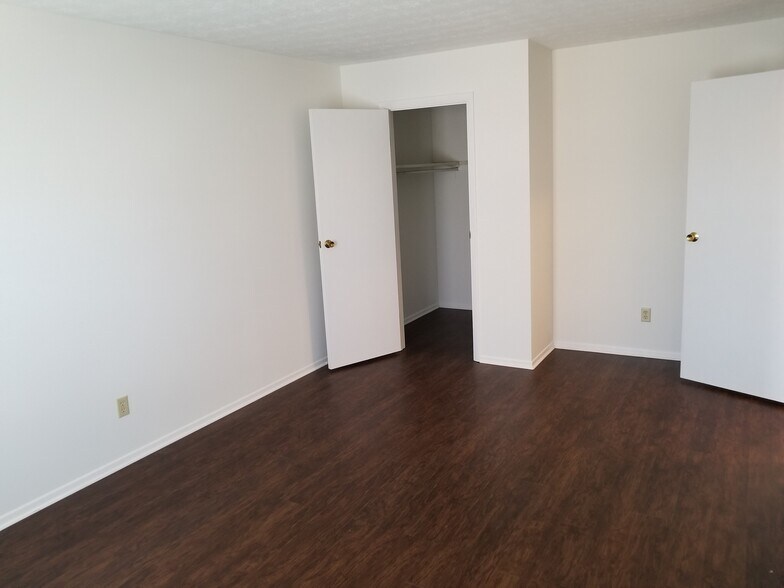 Building Photo - 9997 Independence Dr