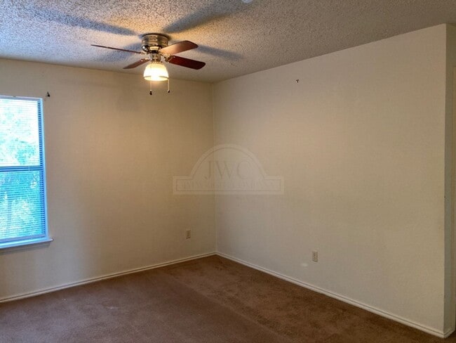 Building Photo - 2607 Schulze Dr