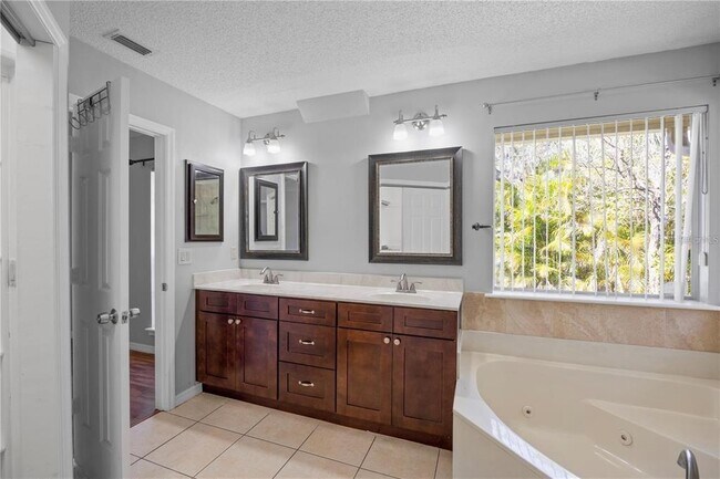 Building Photo - 1071 Corkwood Dr