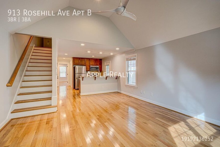 Building Photo - 913 Rosehill Ave