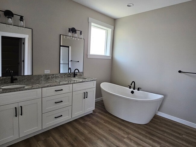 Building Photo - MOVE IN SPECIAL! Newly Built Home in Birch Bay Village!