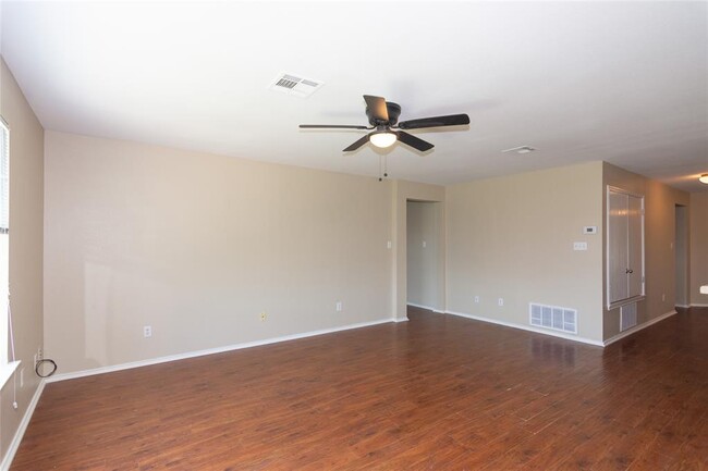 Building Photo - 245 Shale Dr