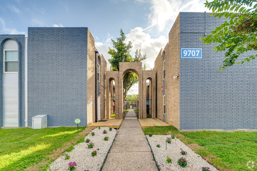 Primary Photo - The Citadel at Med Center Houston Apartments