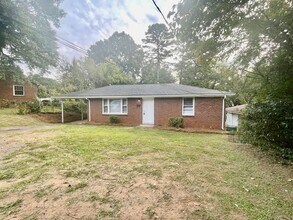 Building Photo - Newly renovated Ranch style 3 bedroom 1 ba...