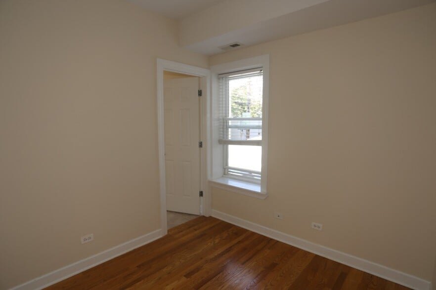 Building Photo - 3216 N Clifton Ave