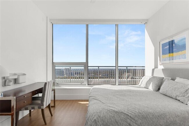 Building Photo - 3338 Peachtree Rd NE