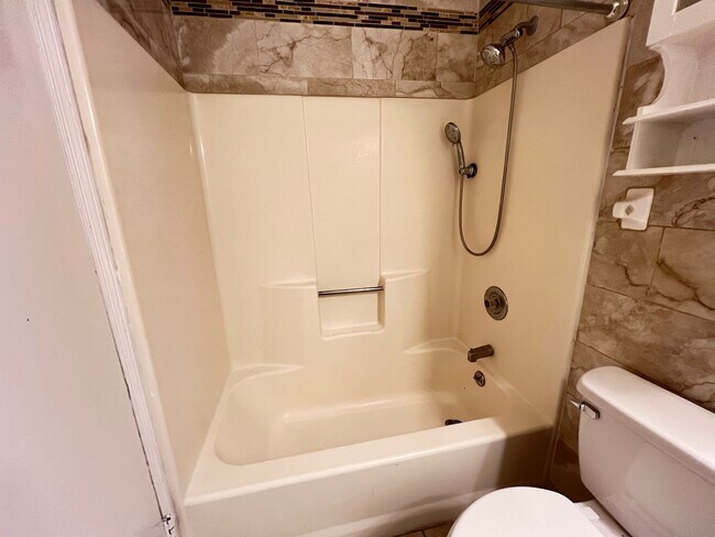 Building Photo - Charming 2-Bedroom, 2-Bathroom Home in a Tranquil Leesburg Community with Open Garage and Versati...