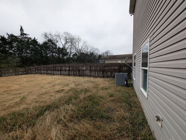 Building Photo - 204 Valleyside Dr NE