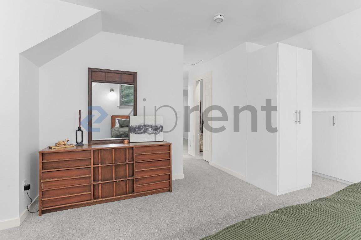 Building Photo - Unit