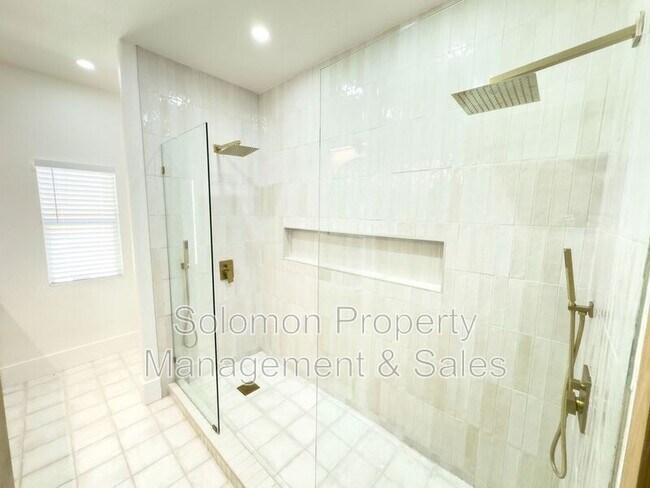 Building Photo - 1111 Britem Ct