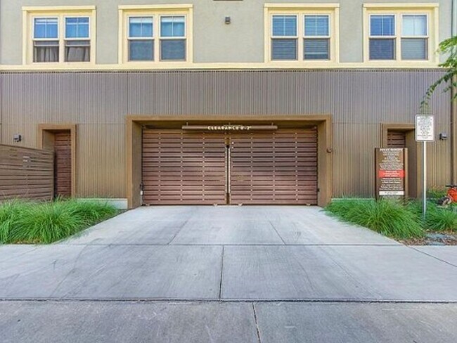 Building Photo - Upscale 2/2 Apartment in The Cannery!-$500...
