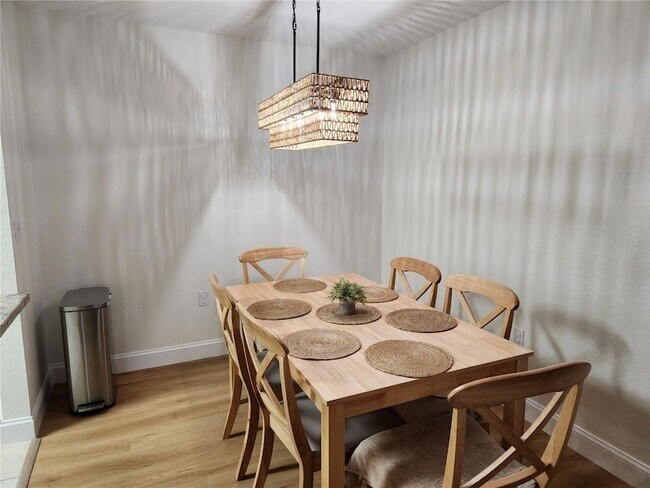 Building Photo - 8926 Manor Loop