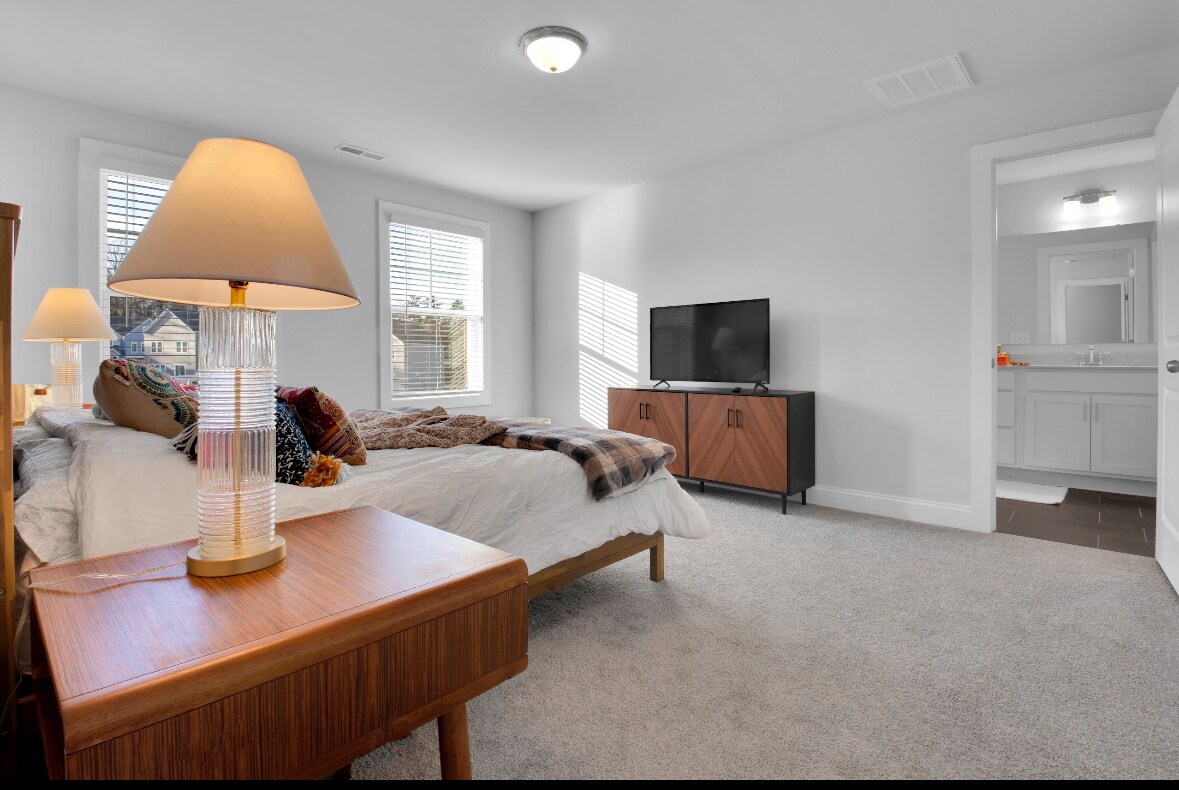 Building Photo - 9038 Henry Thoreau Rd