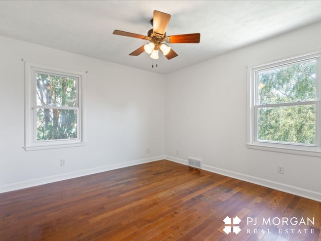 Building Photo - 3 bedroom , 2 bathroom House - Recently Up...