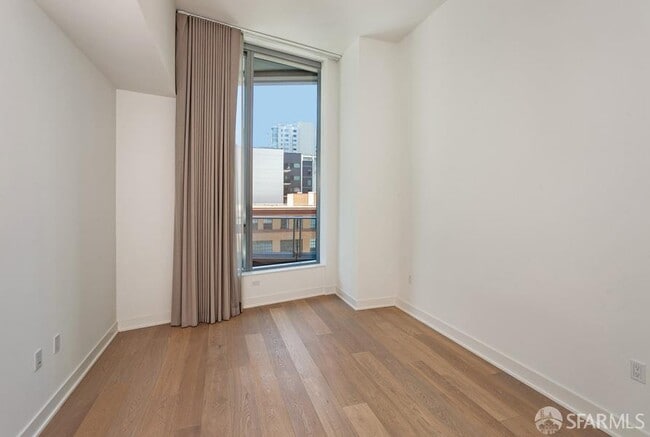 Building Photo - 333 Beale St