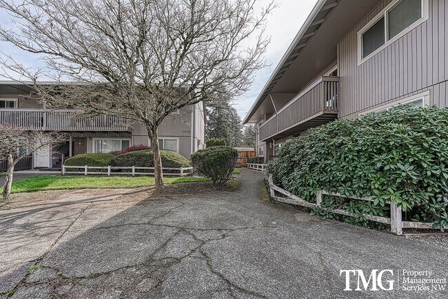 Building Photo - Bright Upper-Level 2 BD with Covered Deck