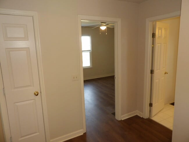 Building Photo - 107 Shannon Ln