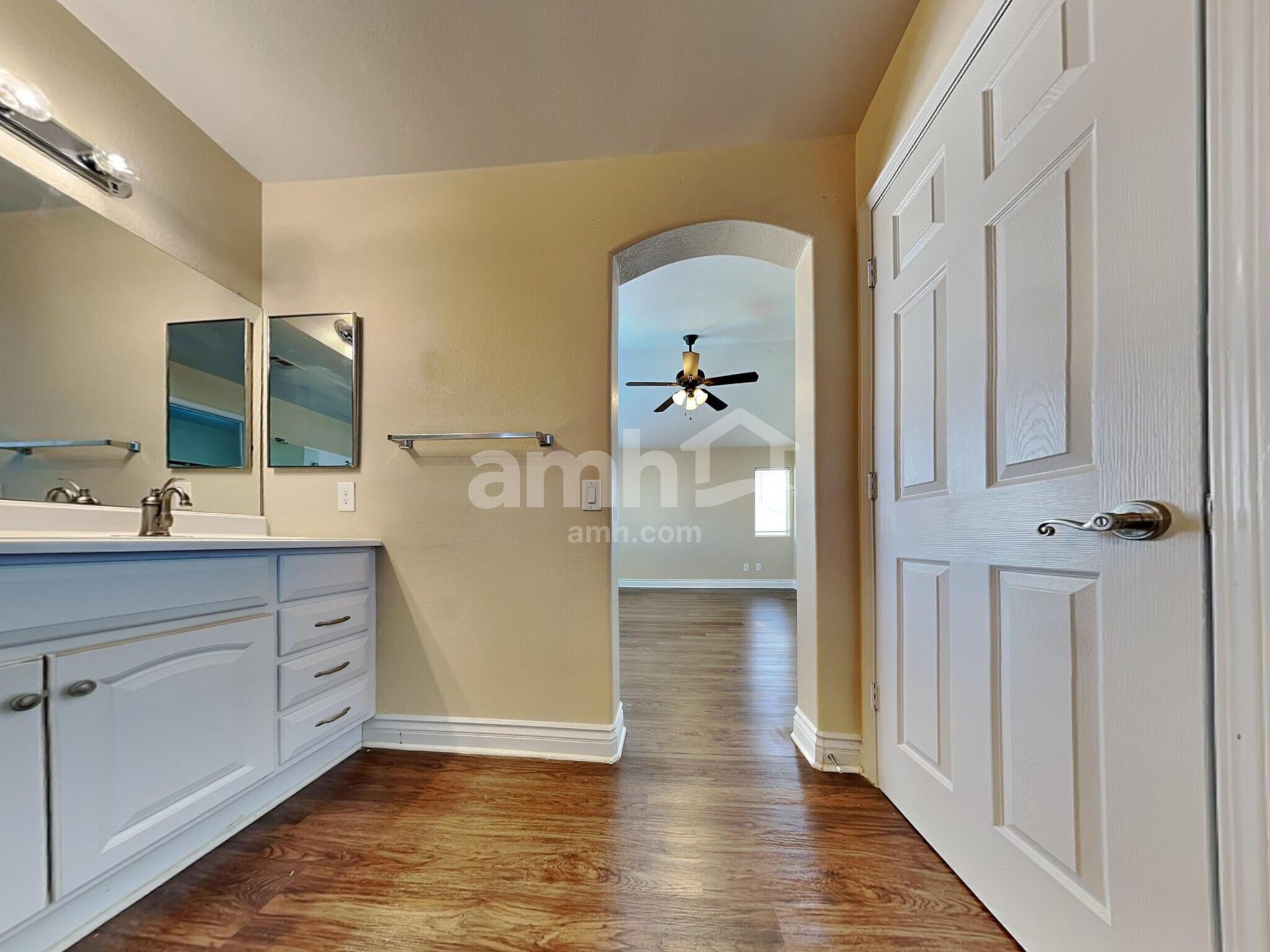 Building Photo - 203 Mariposa Way