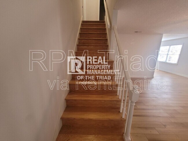 Building Photo - 1349 Brookwood Dr