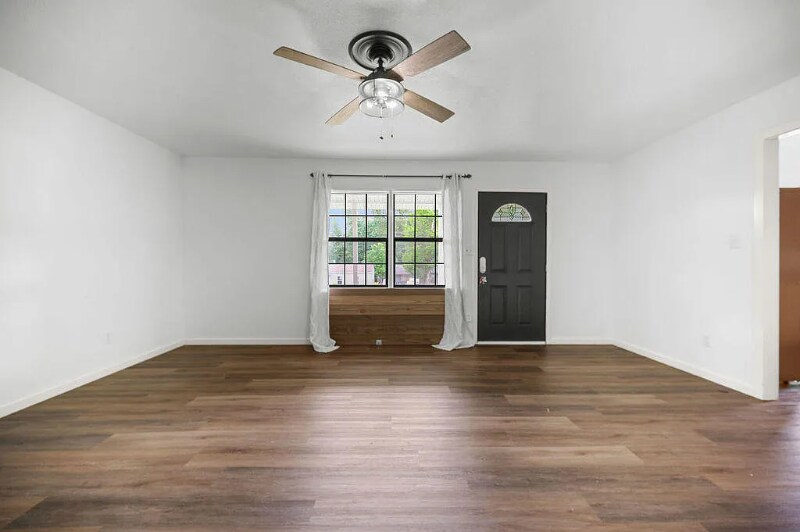 Building Photo - 1112 Anderson Dr