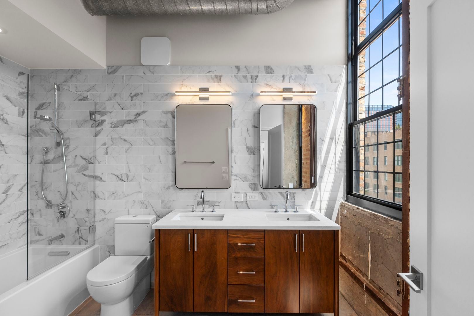 Building Photo - 17 N Loomis St