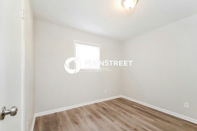 Building Photo - 4 Bedroom Pet-Friendly Home in Birmingham, AL with Main Street Renewal