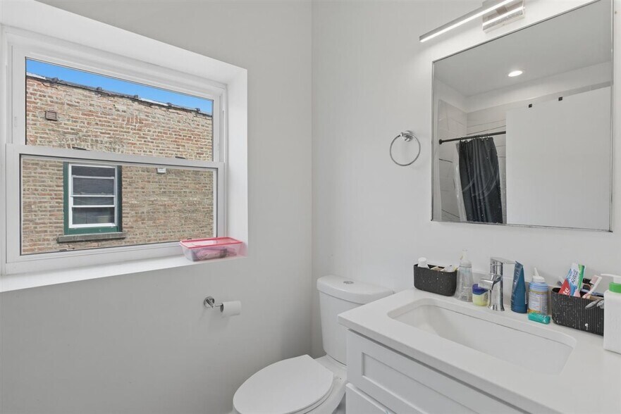 Building Photo - 4937 N St Louis Ave