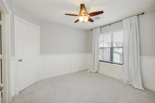 Building Photo - 5510 Blossom St