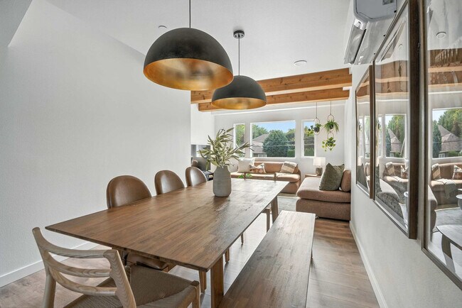 Building Photo - 925 NE 23rd Ave