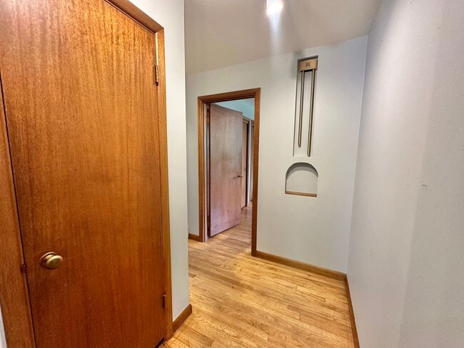 Building Photo - North Mercer Island Home .  First Hill