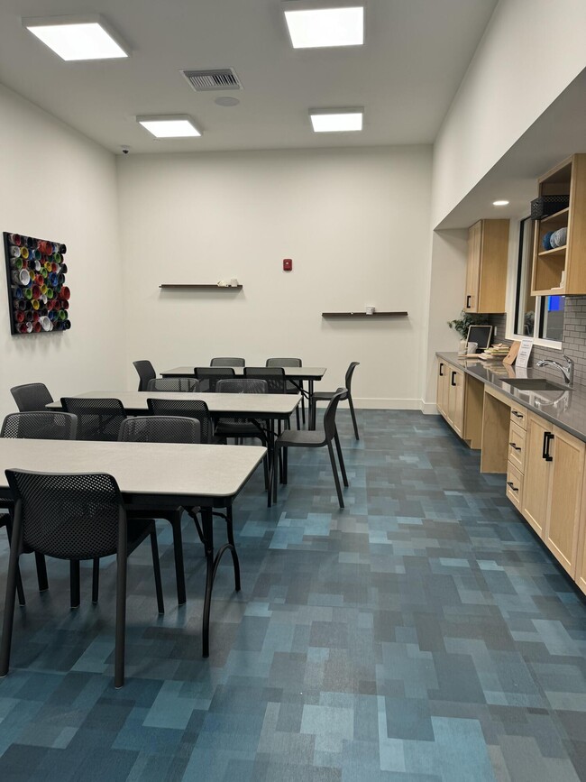 Building Photo - 5675 Queen Palm Ct