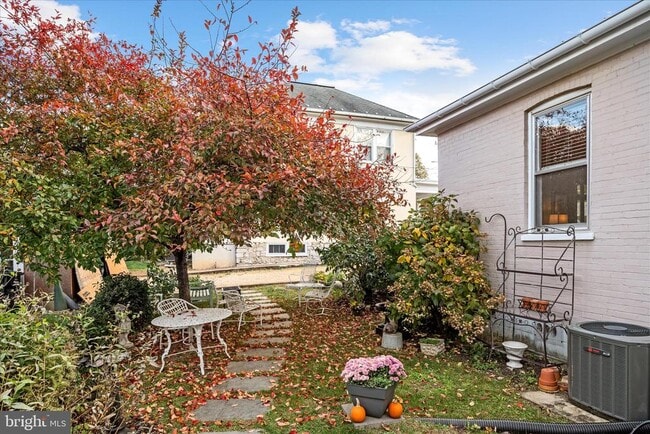 Building Photo - 6 E Cecil St