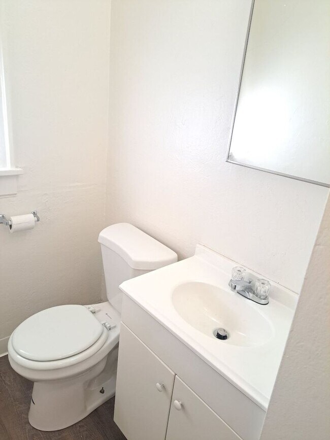 Building Photo - 833-839 N. Van Ness - No Longer Manage 10/...