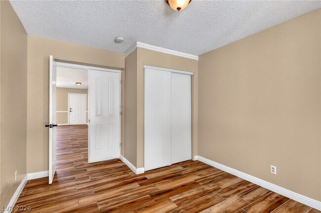 Building Photo - 933 Derringer Ln