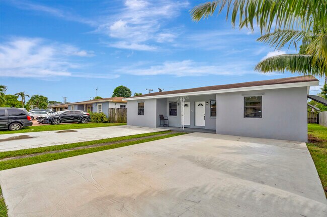 Building Photo - 6126 SW 19th St